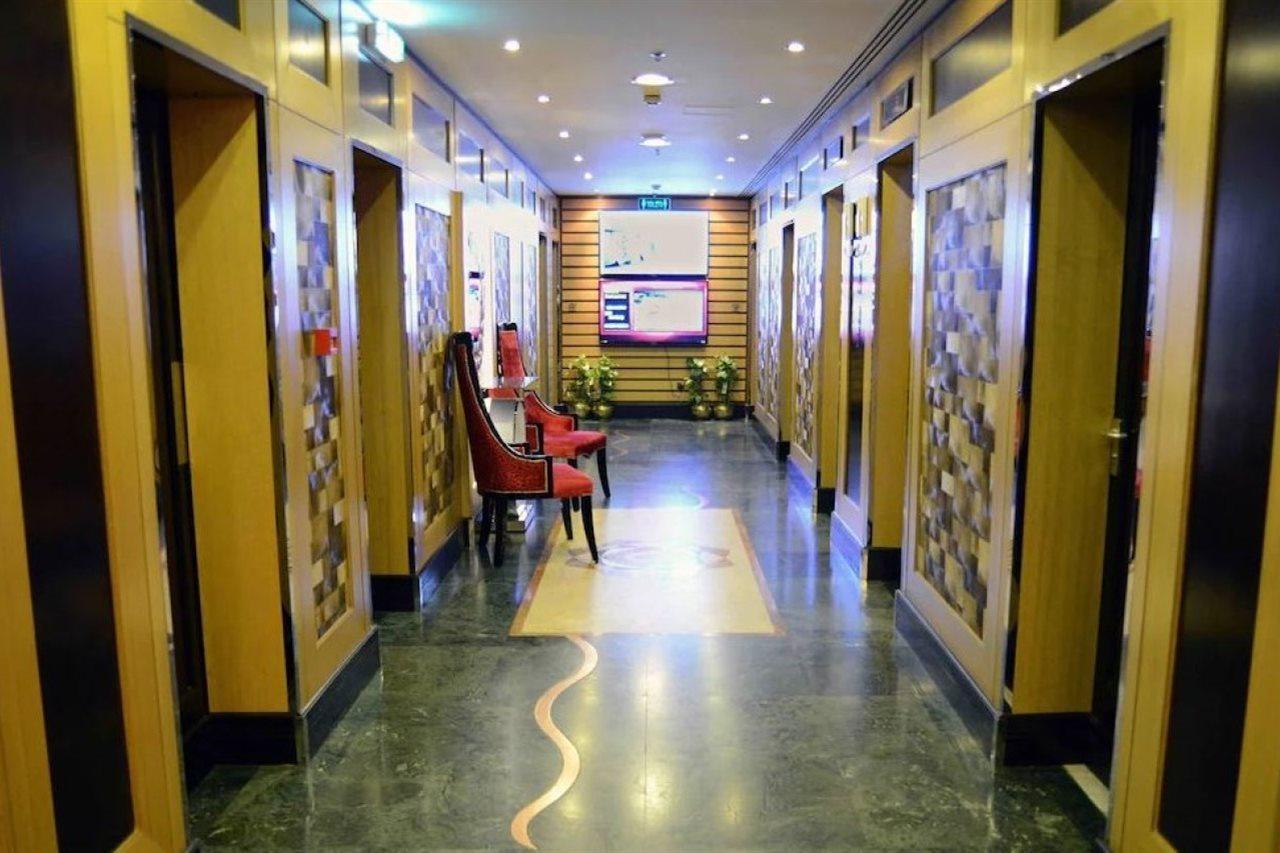 sun&sands hotel Dubai Bagian luar foto