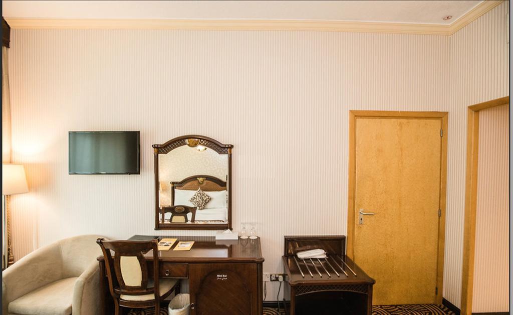 sun&sands hotel Dubai Bagian luar foto