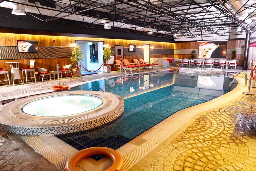 sun&sands hotel Dubai Bagian luar foto