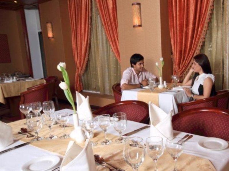 sun&sands hotel Dubai Bagian luar foto