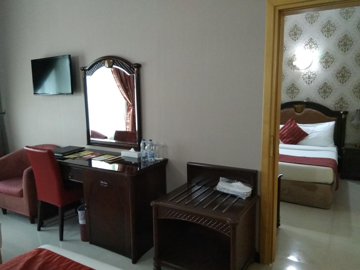 sun&sands hotel Dubai Bagian luar foto