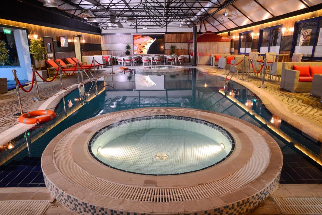 sun&sands hotel Dubai Bagian luar foto